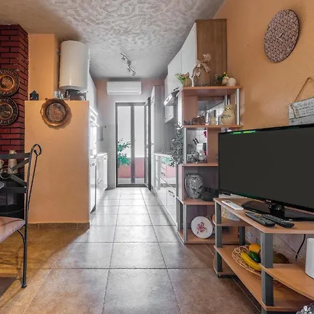 Nyaraló Front In With Wifi Vrsi